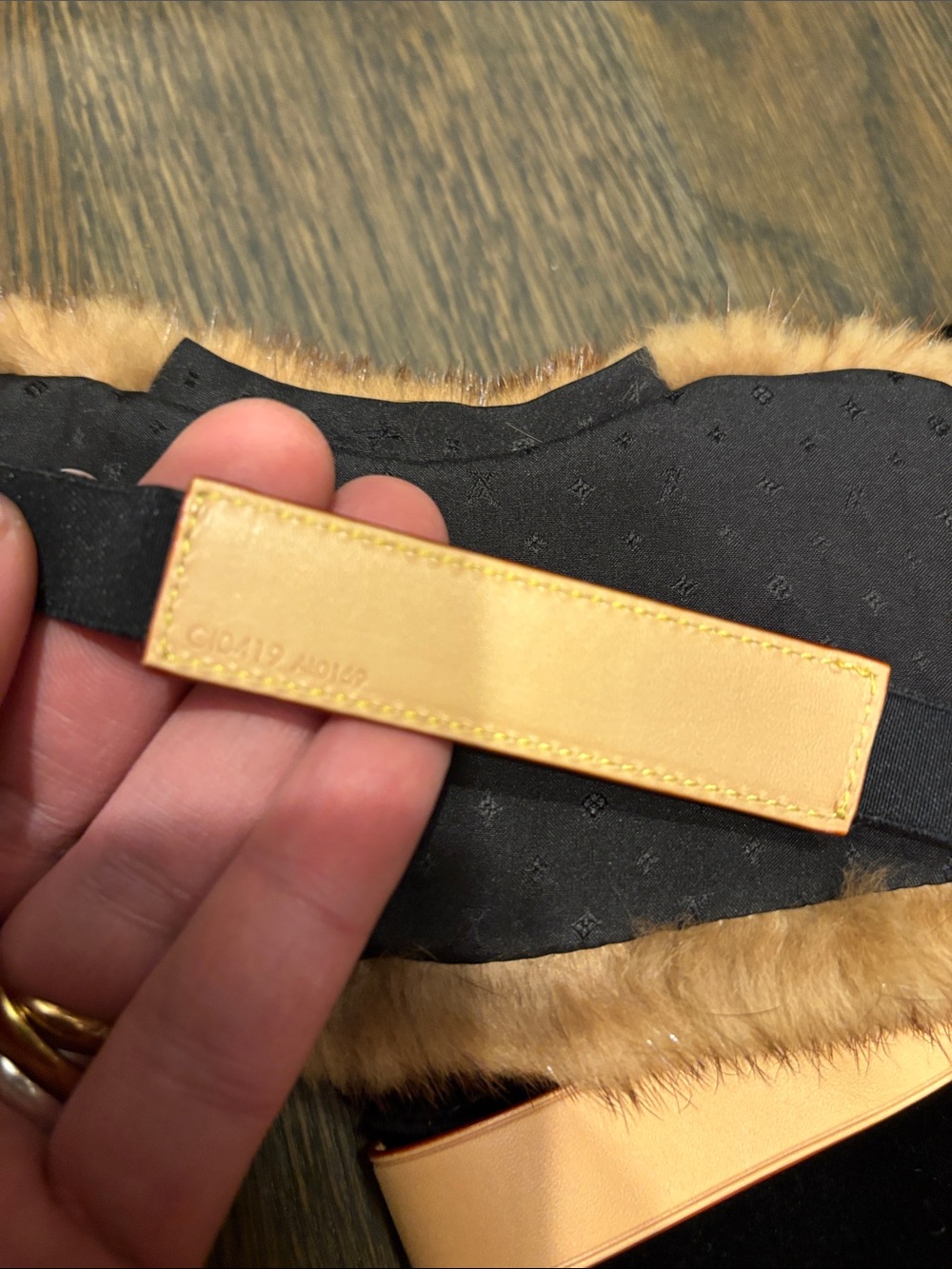 Louis Vuitton mink Fur Eye Mask with Box/dust-bag travel luxury - Picture 5 of 11